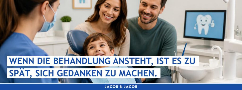 Familie begleitet Kind zum Zahnarzttermin – Zahnvorsorge mit Jacob & Jacob Magdeburg