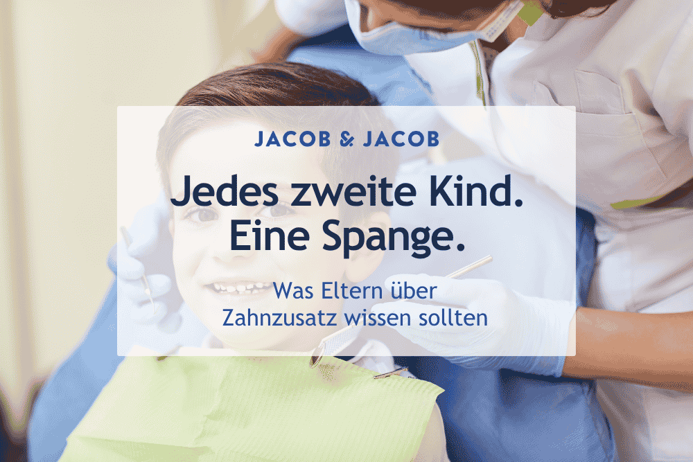 Lächelndes Kind beim Zahnarzt – Zahnzusatzversicherung für Kinder in Magdeburg